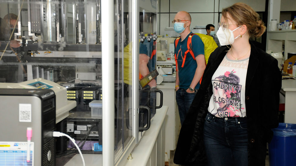 At Unicamp, the German delegation was also invited to visit the laboratories. 